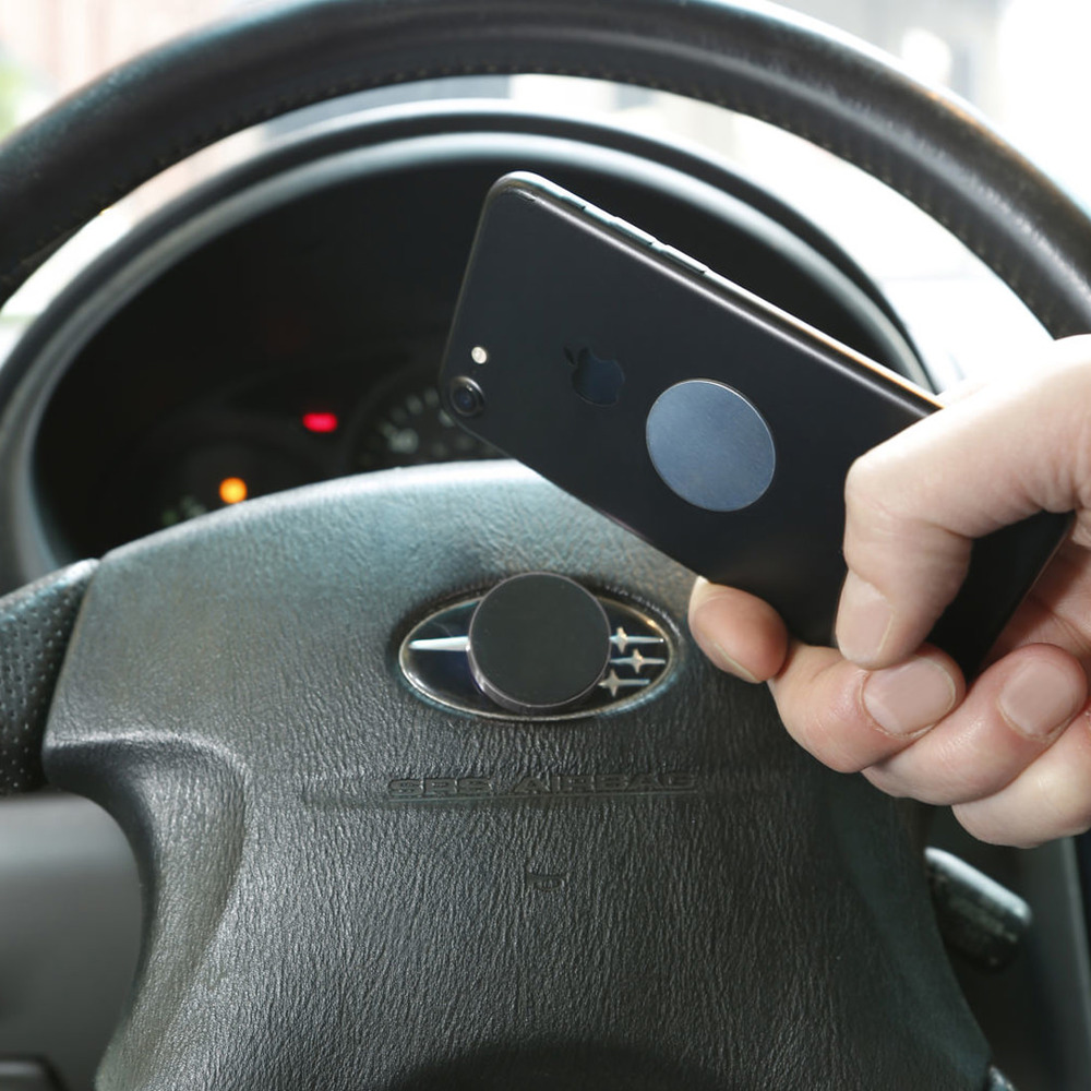 Portacelular magnético de plástico Kikkerland™ para auto