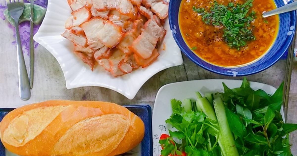 Bánh mì kẹp thịt xá xíu