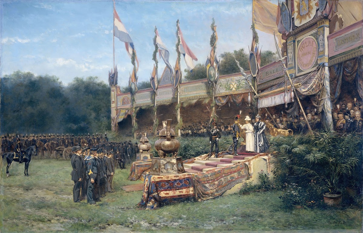 Uitreiking van het Lombokkruis door Koningin Wilhelmina op het Malieveld in Den