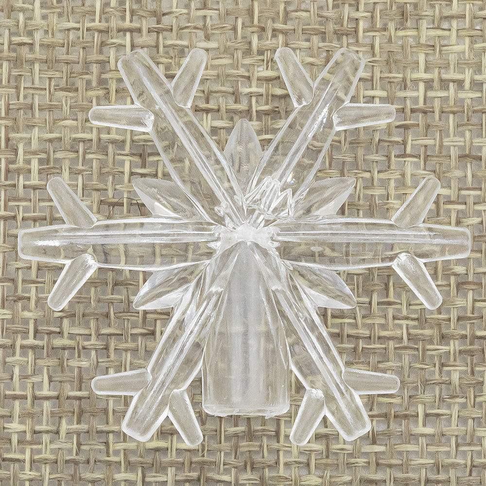 Decorative snowflake ornaments for string lights