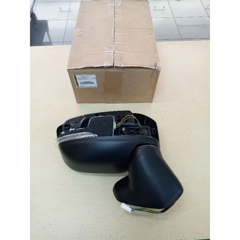 Kaca Spion Assy Xpander Sebelah Kanan Original: Solusi Cerdas untuk Keselamatan Anda 2