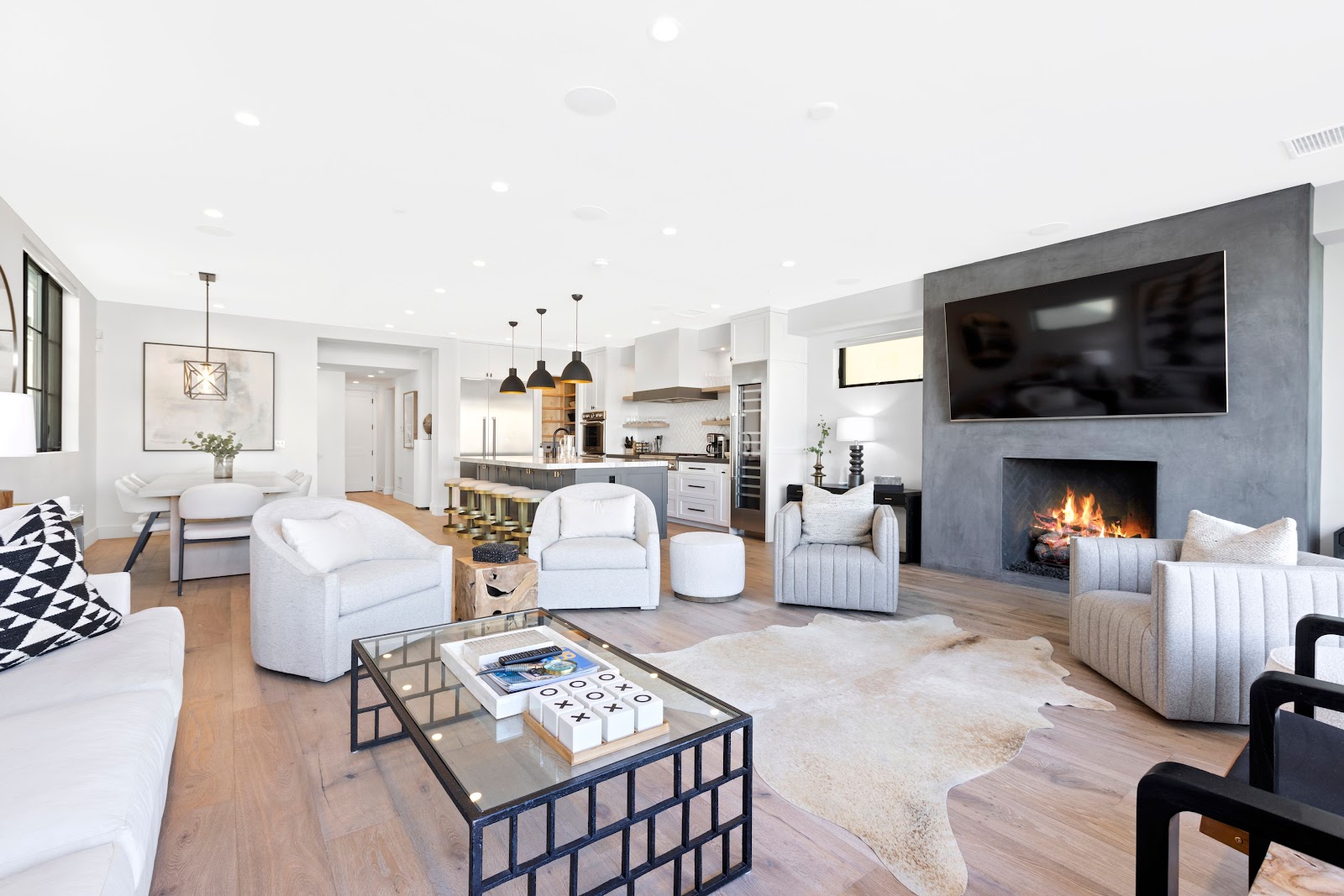 Newport Beach, California, USA — 4-Bed Cabin With Fireplace 2
