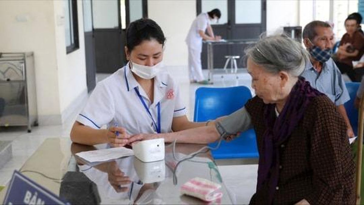 Hà Nội hỗ trợ đến 20 triệu đồng/tháng cho bác sĩ luân phiên về tuyến cơ sở - Đài Phát thanh và truyền hình Hà Nội