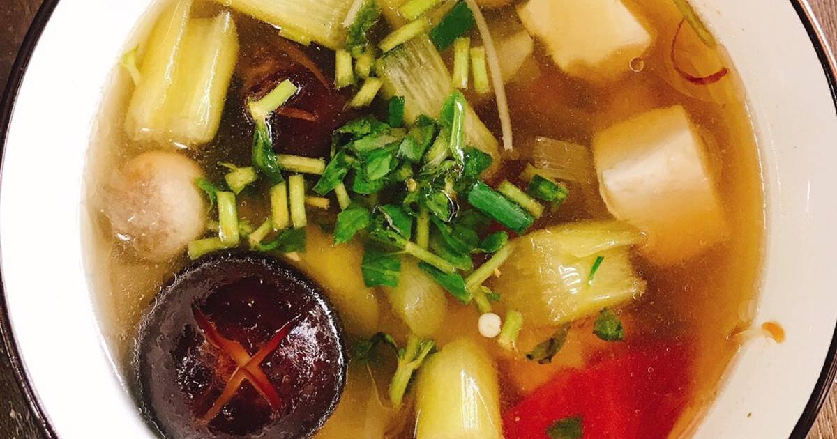 Canh chua nấu nấm và đậu hủ non