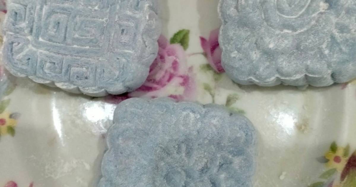 Bánh trung thu dẻo hoa đậu biếc nhân táo đỏ