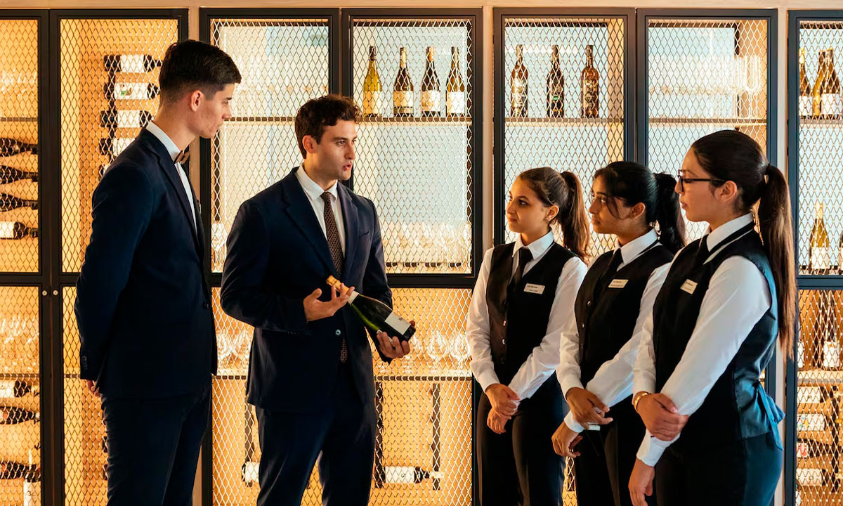 Carlos Díez, CEO de Les Roches: “Cada vez más, el lujo es ofrecer una experiencia única y diferencial”