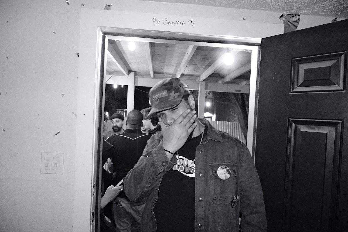 @tlau.photos_thelostandunfounds_2026-03-14_austin_last_night_noir_013