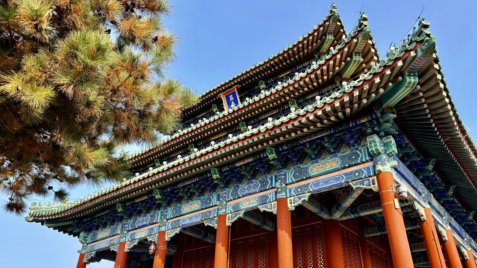 Tejado decorado de un templo de Beijing