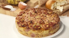 Bánh chuối nướng chín lấy ra để nguội hoàn toàn, cho vào tủ lạnh từ 6 - 8 tiếng thì khi ăn sẽ rất là ngon. Bánh chuối nướng thơm nức, mềm ngon, màu chuối chín rất đẹp. Cách làm bánh chuối nướng đơn giản chỉ với các nguyên liệu cũng dễ tìm nên các mẹ hãy trổ tài làm bánh chuối nướng vừa ngon vừa sạch cho cả gia đình thưởng thức nhé. Nhanh tay lưu ngay cách làm bánh nướng ngon này vào sổ tay nội trợ của mình bạn nha.