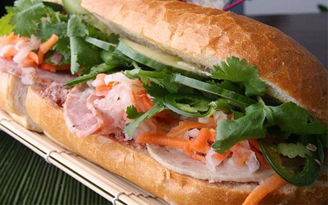 Bánh Mì Chả Lụa
