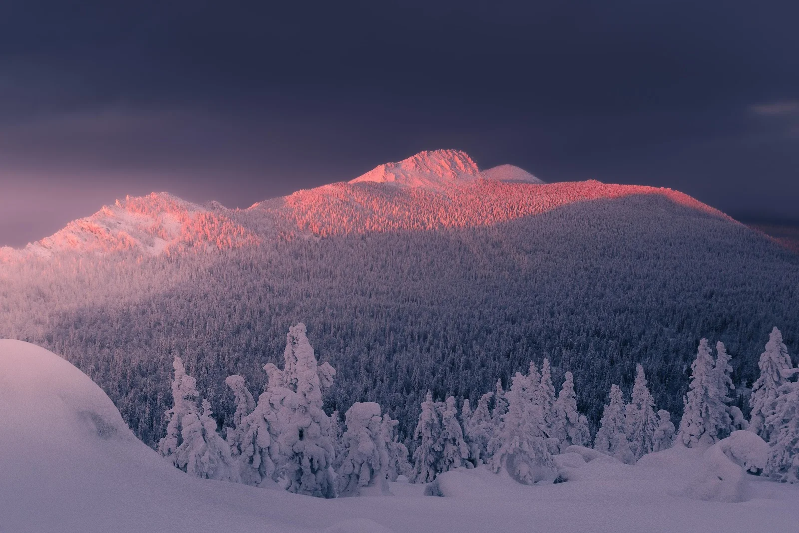Pink Light Over Snowy Peaks - Dramatic Landscape Photography 5K Wallpaper (5995x4002)