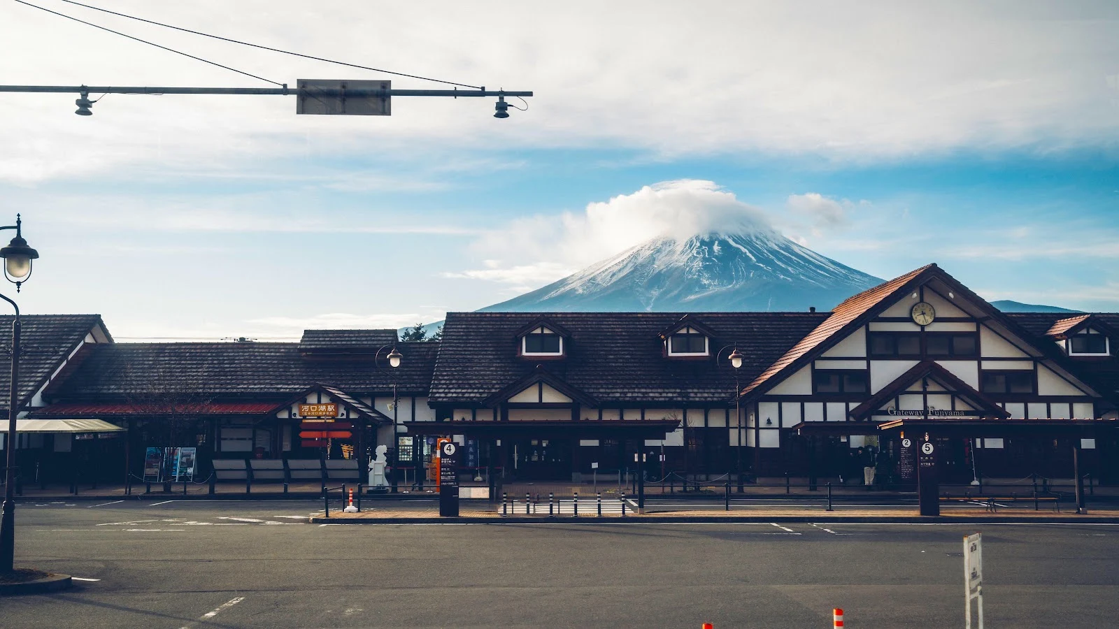Mount Fuji Over Kawaguchiko Station - Landscape Photography 5K Wallpaper (5120x2880)