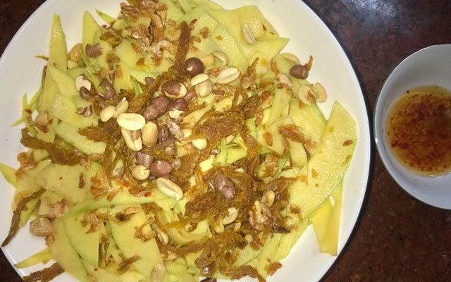 Gỏi Xoài Khô Mực Ngon Giòn Chua Ngọt