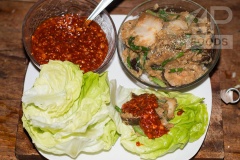 Dọn ra một đĩa như thế này ăn chung với sốt Ssamjang. Cái này mà có chút lá xà lách nữa là ăn ngon tuyệt.