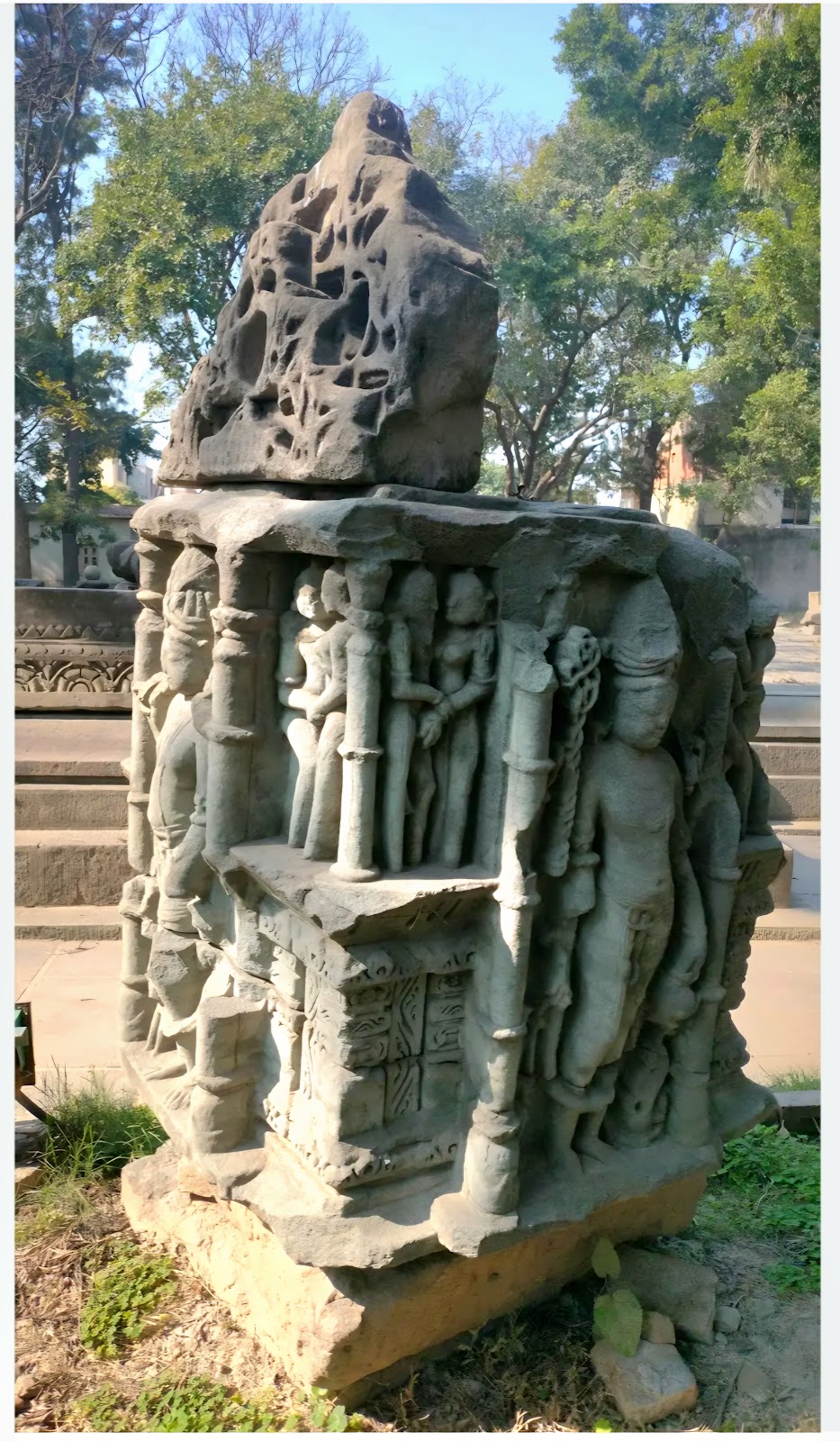 प८