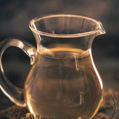 Siro đường luôn là nguyên liệu không thể thiếu trong việc nấu chè, làm bánh, pha Cocktail… nhằm giúp đạt được độ đồng nhất và thuận tiện trong việc pha chế và chế biến hơn. Bên cạnh đó, siro đường được nấu rất đơn giản, không cầu kỳ hay phúc tạp, chỉ cần dùng chút thời gian là bạn đã có ngay một phần siro đường để dùng cho các món ăn yêu thích của mình rồi.