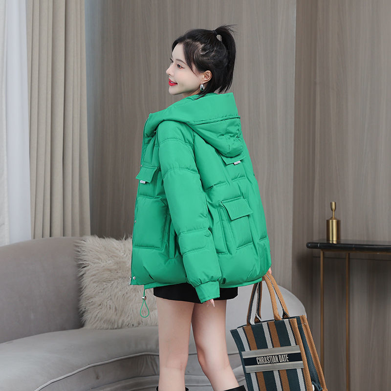 Short women's quilted jacket with hood, various colors