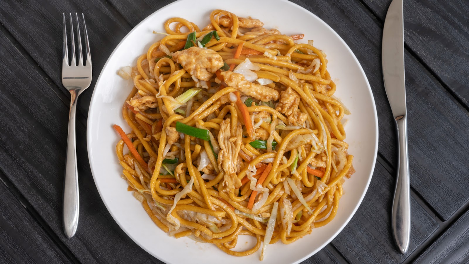Chicken lo mein catering tray from General Tso's