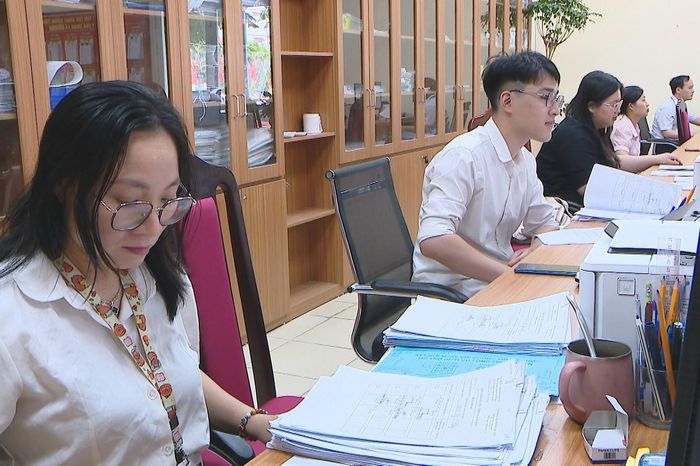 Tháo gỡ khó khăn về nhân lực chuyên môn cấp xã - Đài Phát thanh và truyền hình Hà Nội