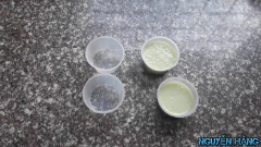 Chuẩn bị 1 cái nồi, sau đó cho phần hỗn hợp sữa đậu nành ở trên vào nấu sôi 1 phút là xong, để lửa nhỏ và quậy đều tay, nếu không hỗn hợp sẽ bị vón cục nhé. Sau khi chín bạn múc cho vào khuôn để đông, sau đó cho vào ngăn mát tủ lạnh để ăn dần nhé.