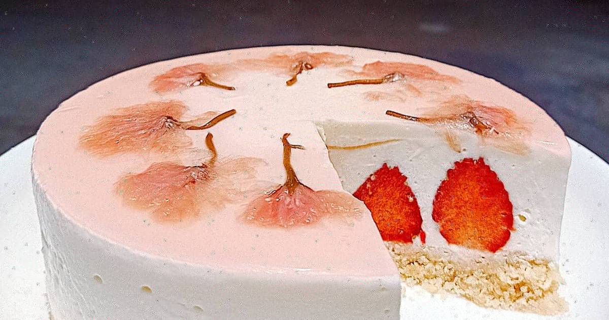 Sakura Strawberry Cheesecake - bánh phô mai dâu hoa anh đào