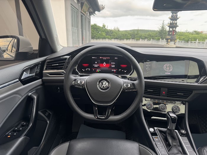 VOLKSWAGEN SAGITAR