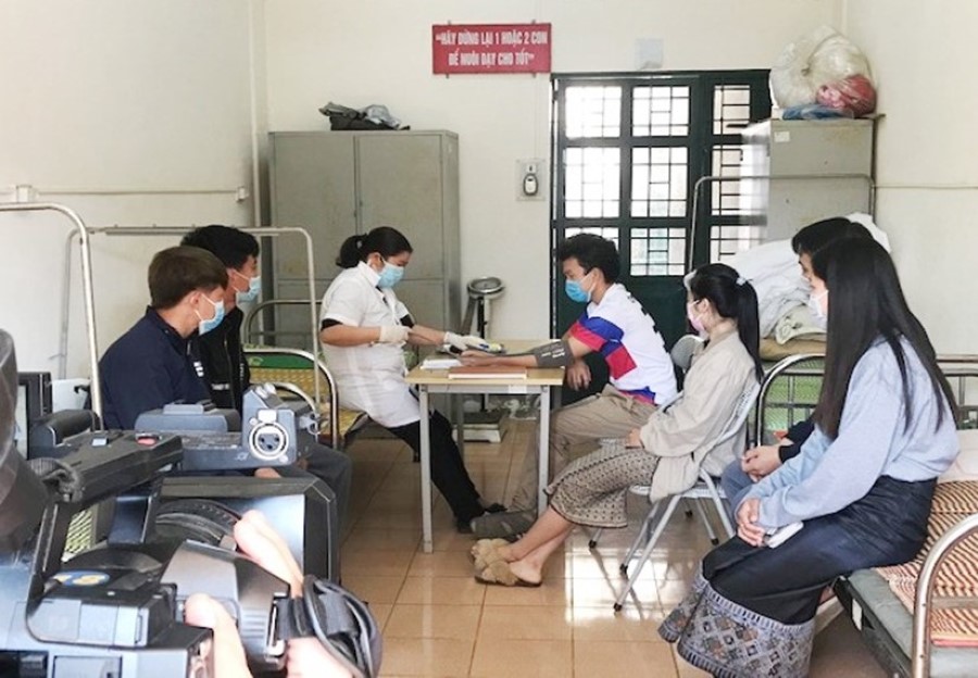 Lưu học sinh Lào ở khu nội trú Trường Đại học Tây Bắc với công tác phòng chống dịch