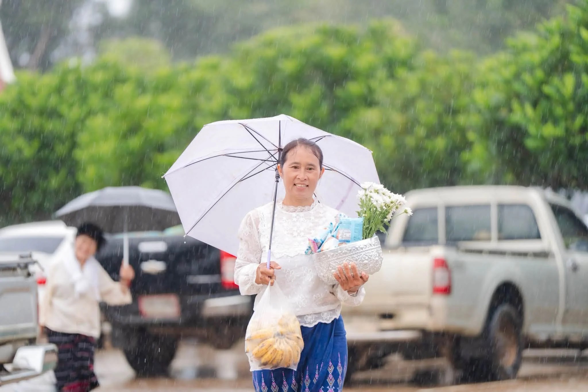 ภาพประกอบ วันอาสาฬหบูชา 2569 …. ฝนตกตั้งแต่เมื่อคืน เมื่อเช้าก็ตกหนักอีก…. คิดไปว่าศรัทธาบ้านขุนจะขึ้นวัดมาทำบุญกันยังไง…แต่ปรากฏว่า ฝนจะตกหนังยังไง ก็ไม่เป็นปัญหาอุปสรรคต่อศรัทธาความเชื่อมั