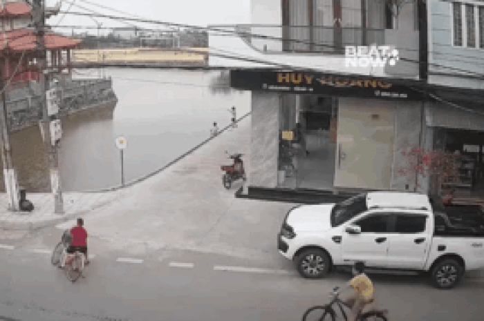 Màn cua xe 'cực khét' của búp măng non khiến dân tình phải vội réo phụ huynh vào cuộc - Tạp chí SaoStar