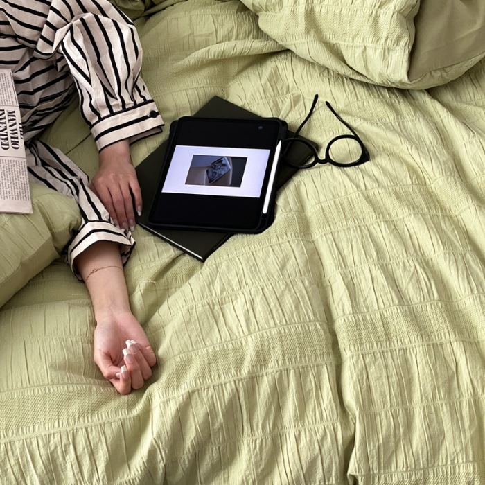Cotton seersucker bedding set, solid color