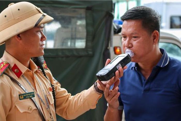 Xử phạt hơn 11 nghìn ca vi phạm nồng độ cồn trong bốn ngày nghỉ lễ - Đài Phát thanh và truyền hình Hà Nội