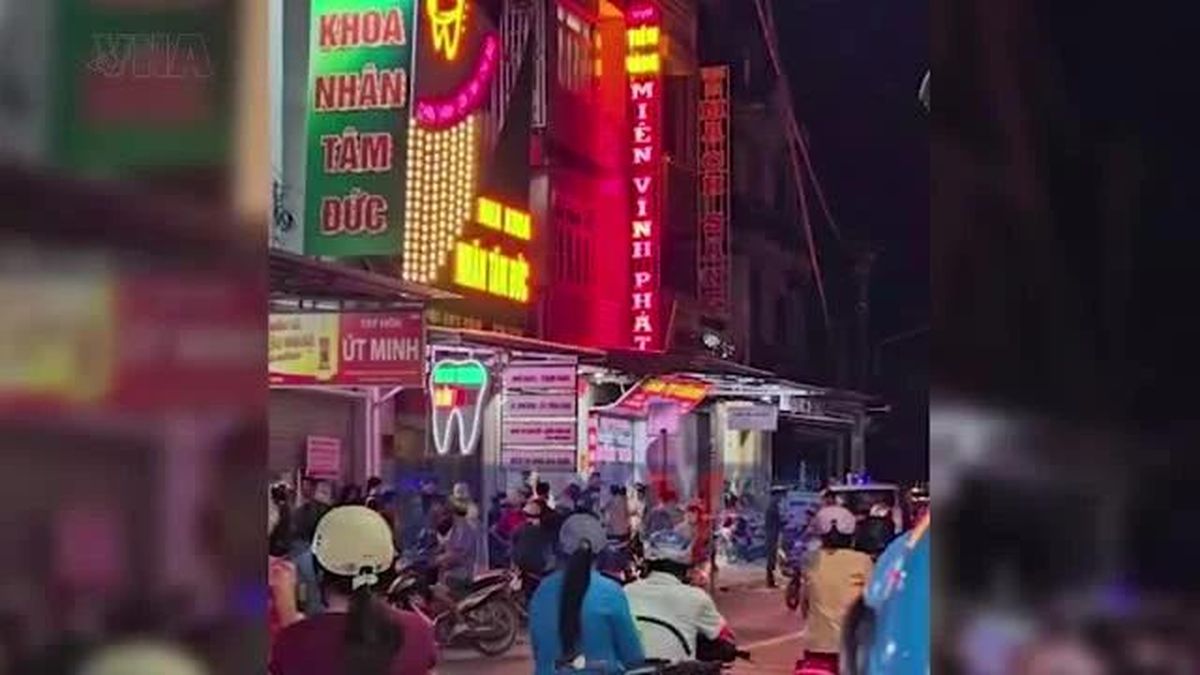 Bắt quả tang đối tượng dùng búa cướp tiệm vàng - Báo VietnamPlus