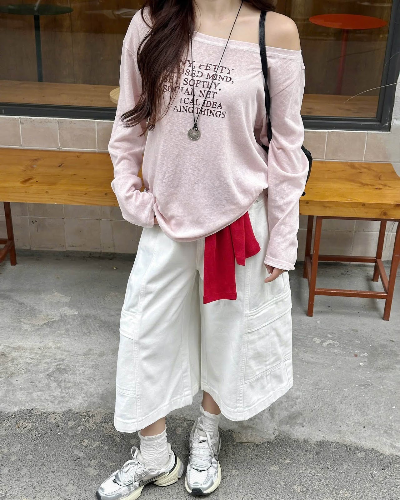 Áo thun lệch vai in chữ Tiny Petty XONXEN SHOP 11320