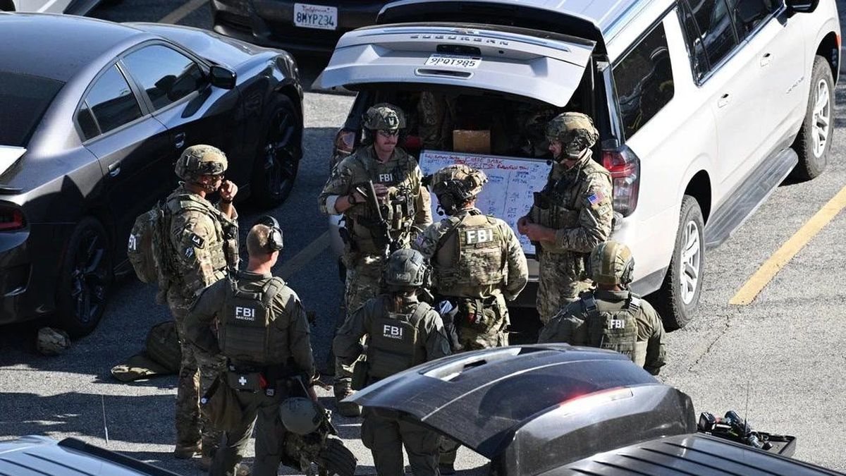 FBI bắn hạ nghi phạm bắt giữ 10 người làm con tin - Báo Tri thức &amp; Cuộc sống