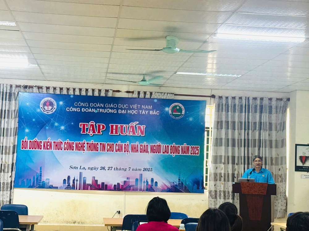 Công đoàn Trường Đại học Tây Bắc tổ chức tập huấn, bồi dưỡng năng lực Công nghệ Thông tin cho Đoàn viên và tập huấn nghiệp vụ cho cán bộ công đoàn năm 2025