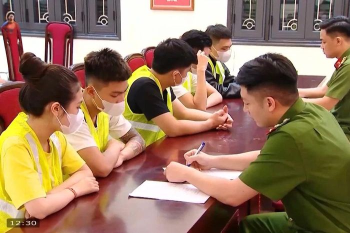 Cảnh sát Hình sự Hà Nội tạm giữ 13 đối tượng buôn bán hàng cấm tại Lounge Gas Remix - Chuyên trang An Ninh Thủ Đô - Báo Công an nhân dân