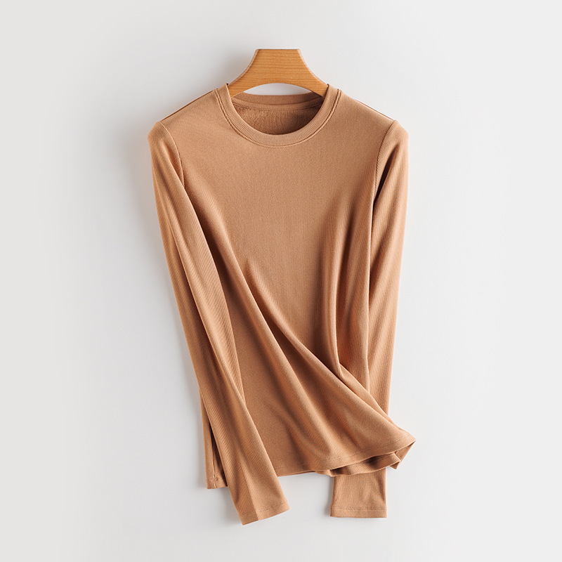 Warming knitted sweater with silk blend and inner lining