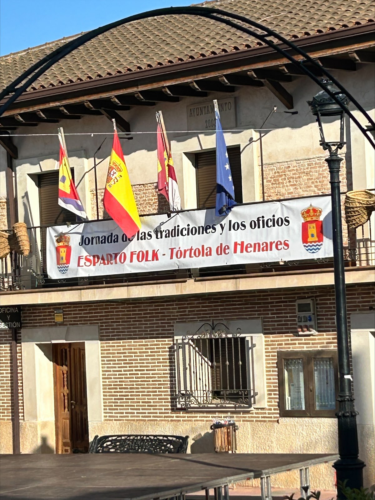 Una fusa y una semicorchea recorriendo un recincho espartero en Tórtola