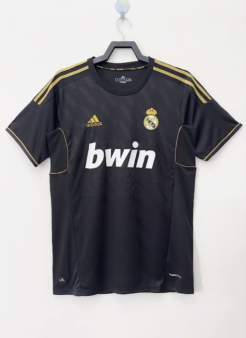 Equipación de visitante del Real Madrid 2011-12.jpg