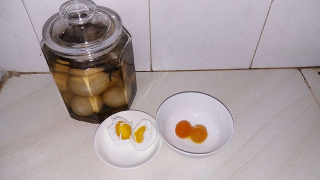 Trứng Vịt Muối Quế Hồi