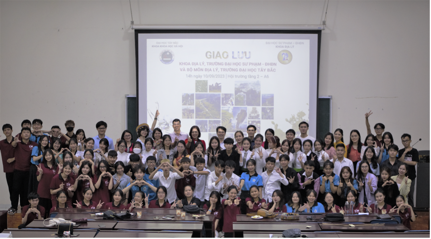 Giảng viên và sinh viên Bộ môn Địa lí tham gia giao lưu, chia sẻ chuyên môn và kết nối cộng đồng tại Trường Đại học Sư phạm Đà Nẵng