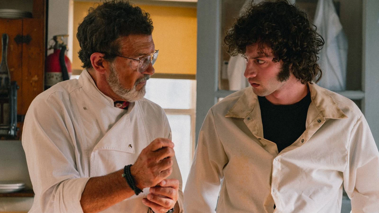 Tony (2026) İncelemesi: Genç Bourdain’ın Yazı ve Mutfak Yolculuğu