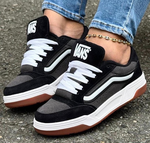 Vans Upland Negro Gris