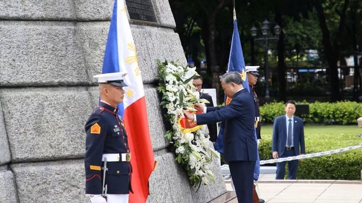 Tổng Bí thư, Chủ tịch nước Tô Lâm tưởng niệm anh hùng dân tộc Philippines Jose Rizal - Đài Phát thanh và truyền hình Hà Nội