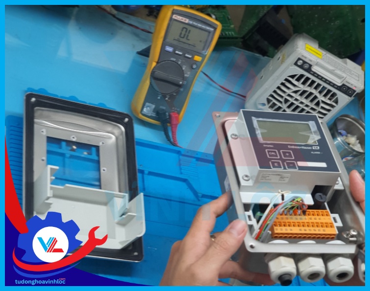 kiểm tra đầu dò cảm biến báo mức Liquipoint T FTW31