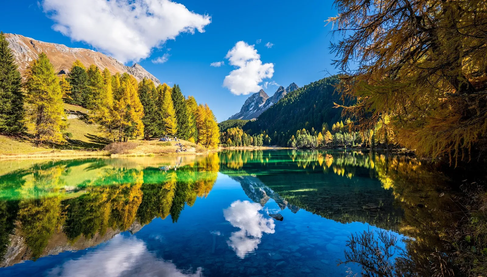 Alpine Lake Autumn Reflection - Landscape Photography 5K Wallpaper (6048x3452)