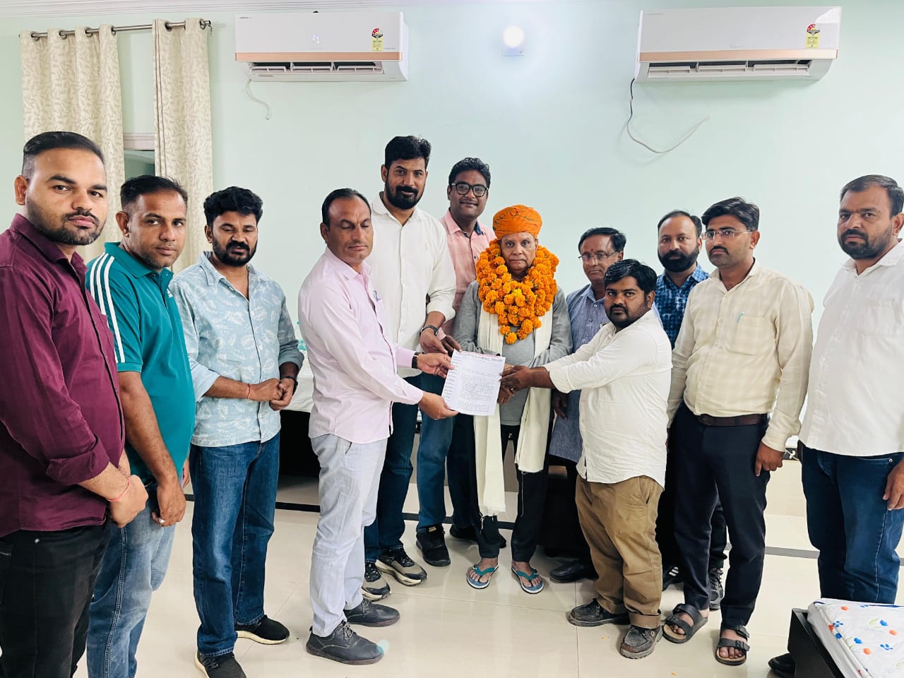 राजस्थानी मोट्यार परिसद ने किया विधानसभा सचेतक जोगेश्वर गर्ग से मुलाकात राजस्थानी को राजभाषा बनाने की मांग ।*