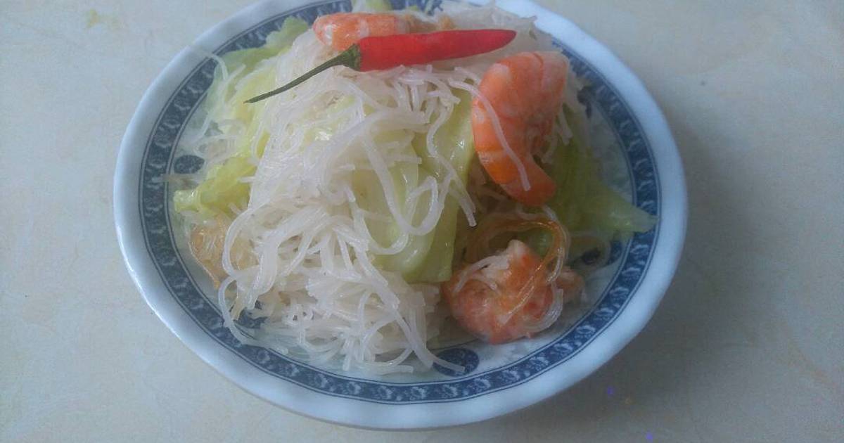 Bún gạo xào tôm và bắp cải