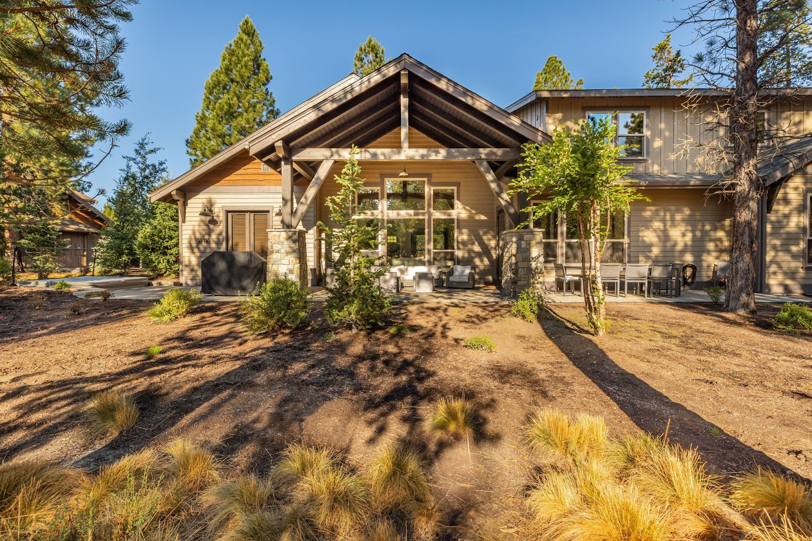Bend, Oregon, USA — 7-Bed Villa With Fireplace 2