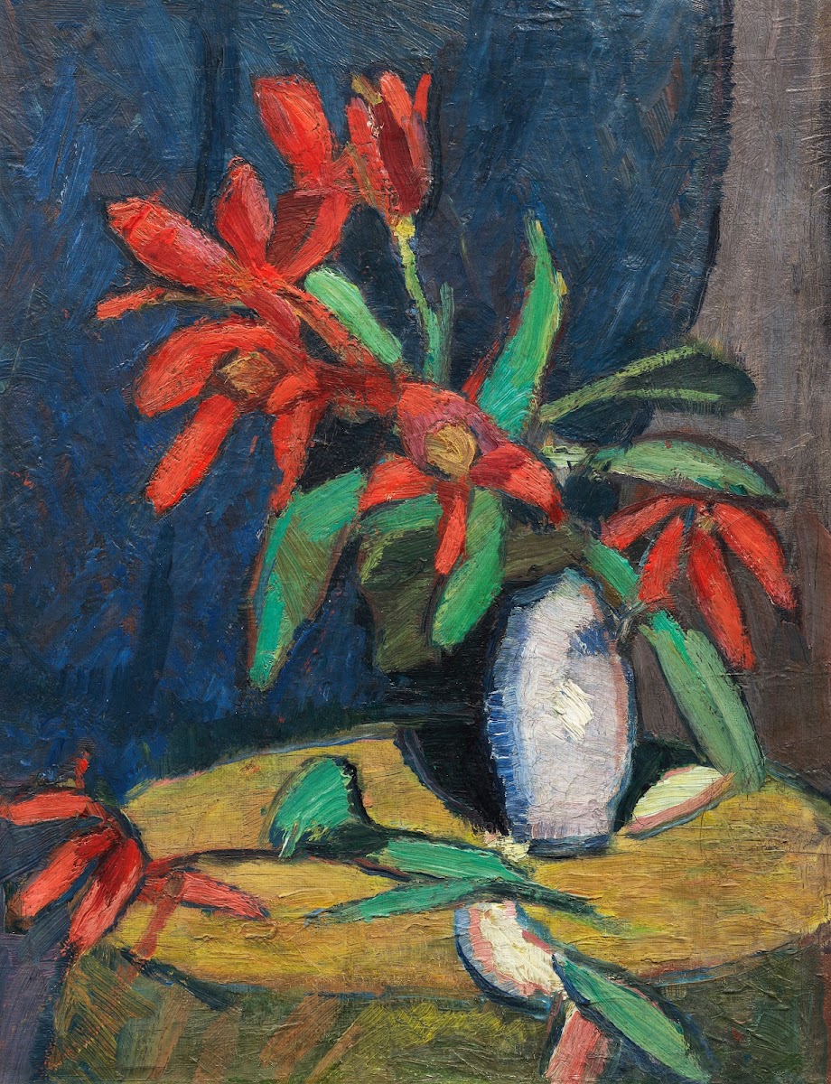 Rote Blumen in weißem Krug 1911